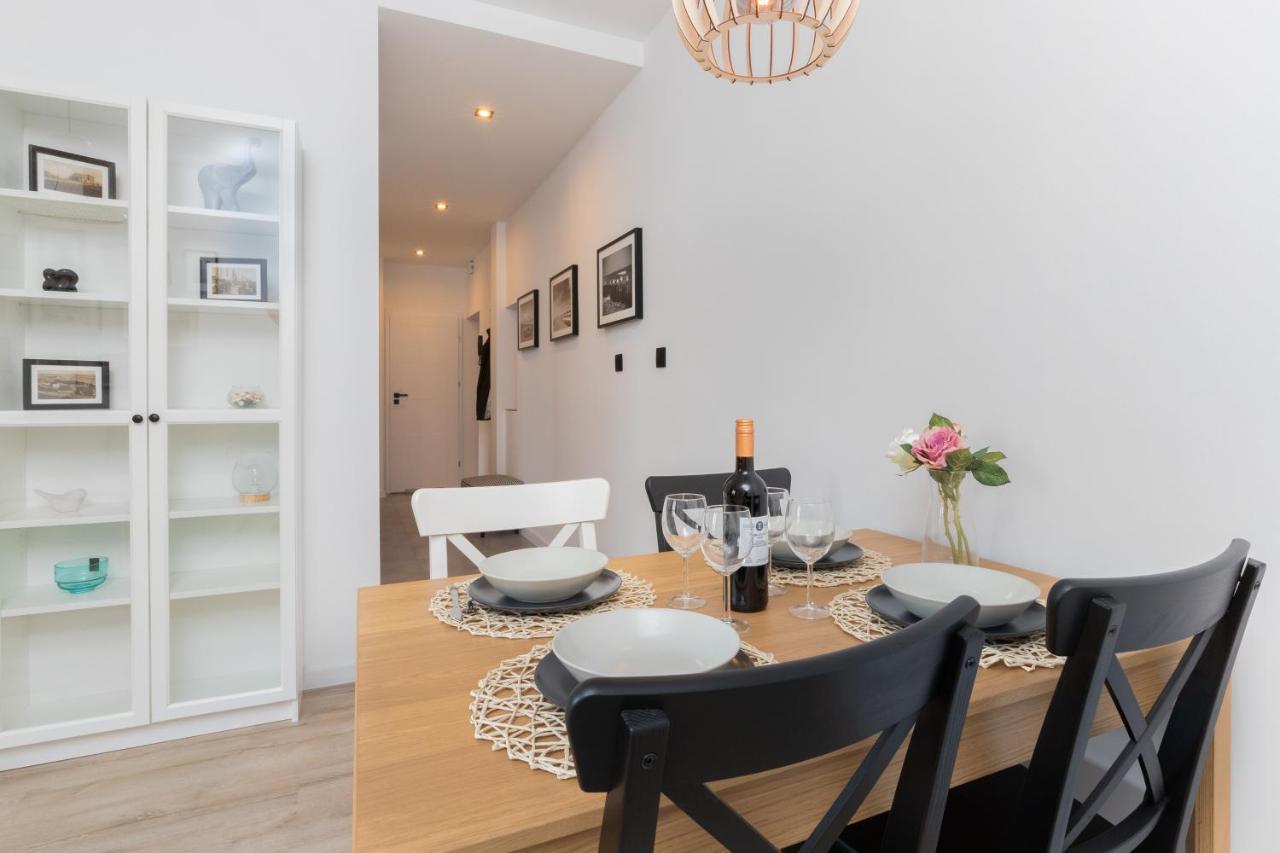 Marina Corner By Renters *